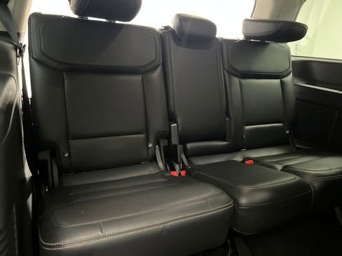 Used 2025 Ford Expedition Platinum image 33