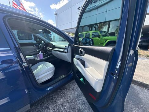 Used 2025 Kia Sorento S w/ Panoramic Sunroof Package FWD image 19