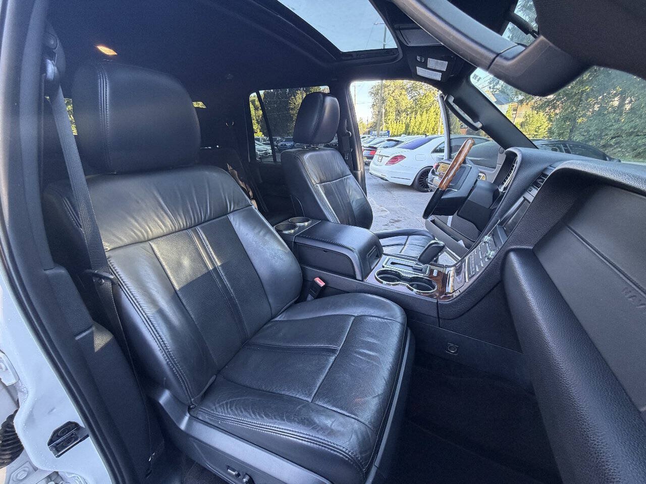 Used 2015 Lincoln Navigator 2WD image 23
