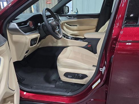 New 2026 Jeep Grand Cherokee Limited w/ Limited Altitude Package image 8