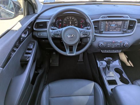 Used 2017 Kia Sorento EX image 12