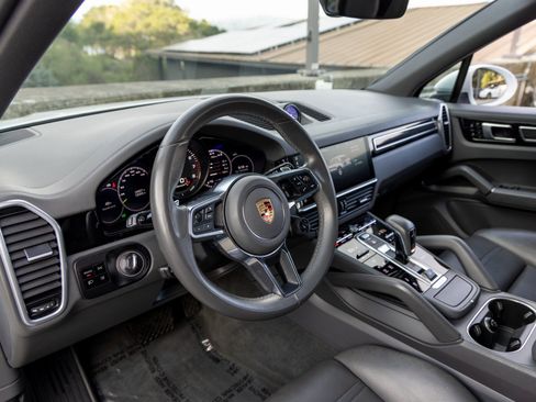 Used 2019 Porsche Cayenne E-Hybrid image 4