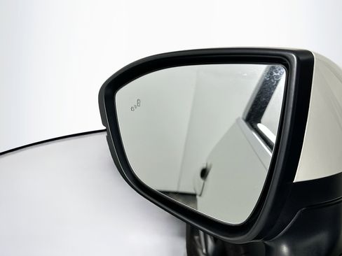 Used 2024 Nissan Pathfinder SV image 16