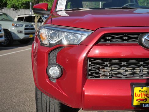 Used 2016 Toyota 4Runner SR5 AWD/4WD image 16