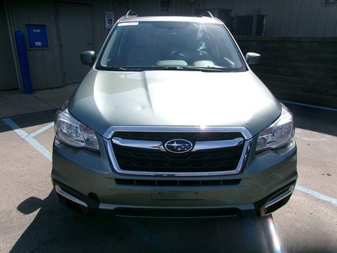 Used 2017 Subaru Forester 2.5i Premium w/ All-Weather Package AWD/4WD image 4