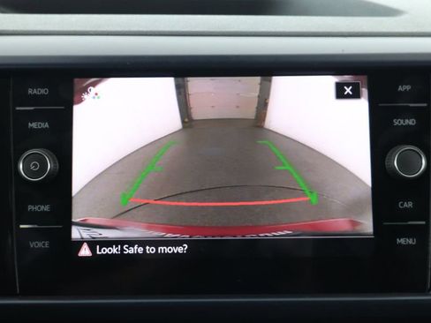 Used 2022 Volkswagen Taos SE w/ Panoramic Sunroof Package image 17