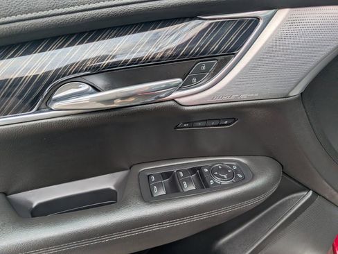 Used 2020 Cadillac XT6 Premium Luxury image 35