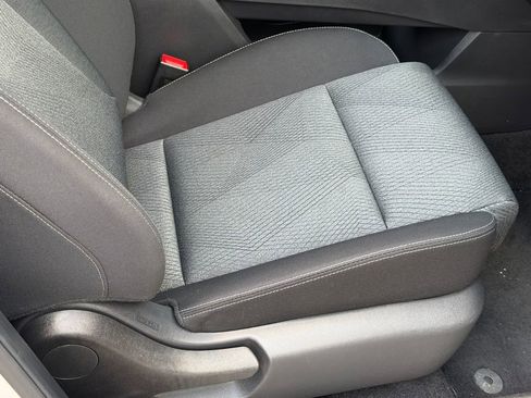 Used 2025 Nissan Rogue SV AWD/4WD image 14