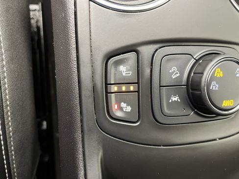 Used 2024 GMC Terrain SLT image 22