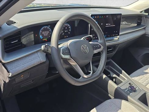 Used 2025 Volkswagen Tiguan S image 5