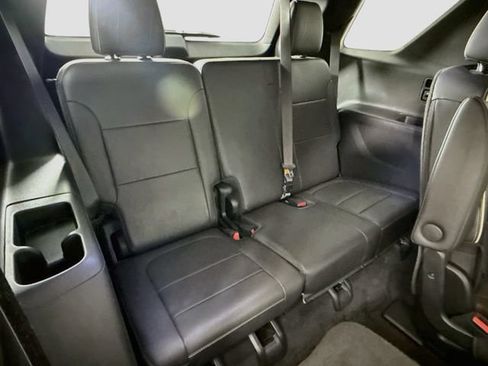 Used 2022 Chevrolet Traverse Premier FWD image 28