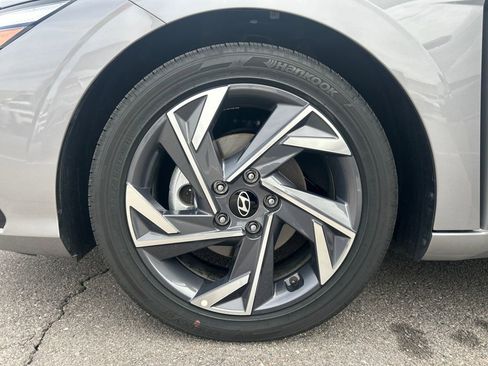 Used 2025 Hyundai Elantra Limited FWD image 29