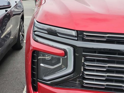 Used 2025 Chevrolet Tahoe High Country image 3