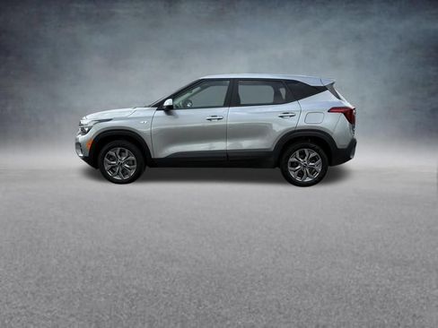 Used 2024 Kia Seltos LX AWD/4WD image 2