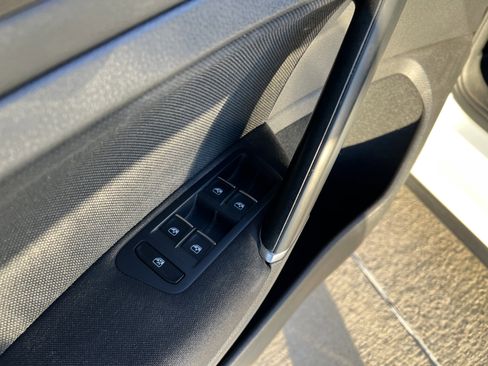 Used 2017 Volkswagen Golf S image 14