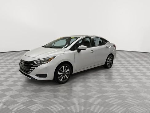 Used 2025 Nissan Versa SV FWD image 5
