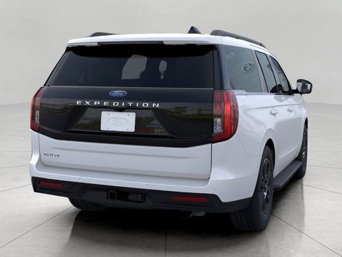 New 2025 Ford Expedition Active image 8