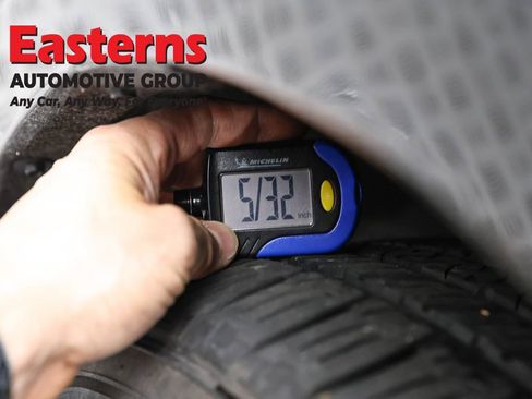 Used 2023 Chrysler Pacifica Touring-L FWD image 29