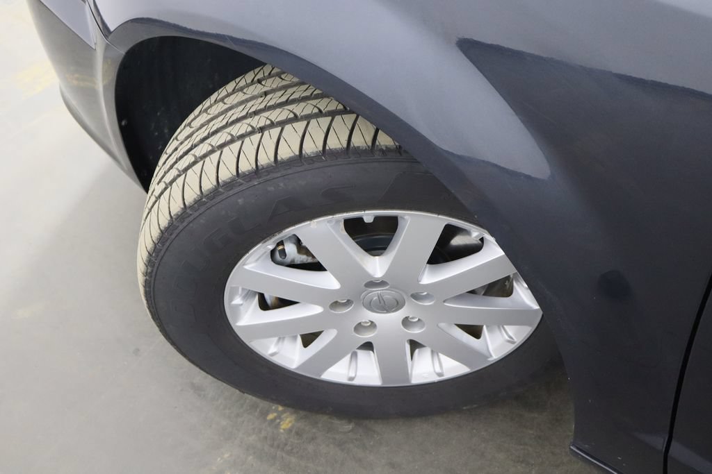 Used 2014 Chrysler Town & Country Touring FWD image 35
