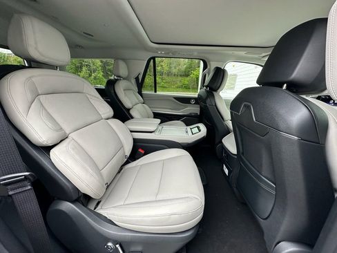 New 2026 Lincoln Navigator Reserve AWD/4WD image 24