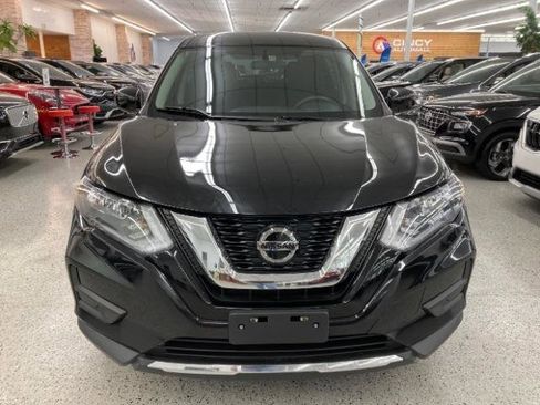 Used 2018 Nissan Rogue S image 2