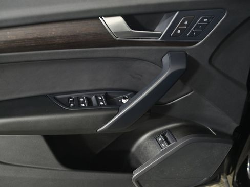 Used 2023 Audi Q5 e Premium w/ Convenience Package image 30