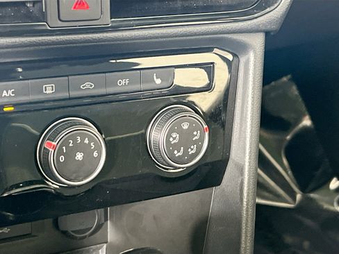 Used 2023 Volkswagen Taos SE image 19