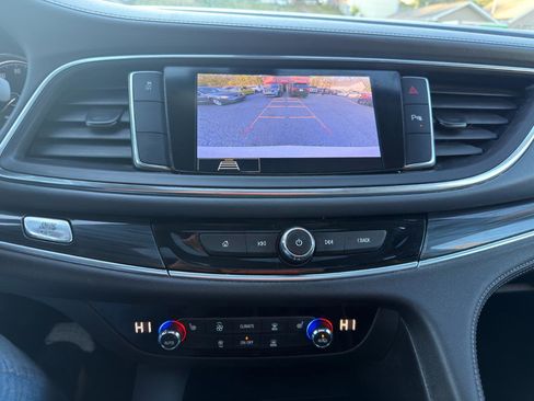 Used 2020 Buick Enclave Essence image 24