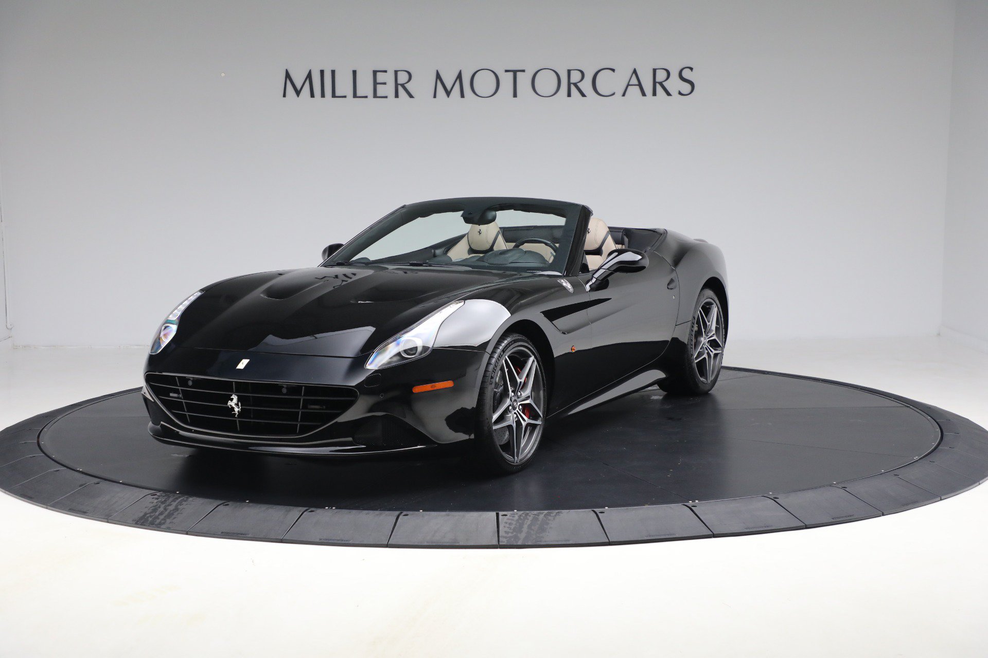Certified 2016 Ferrari California T RWD image 1