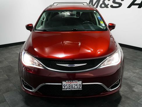 Used 2020 Chrysler Pacifica Touring-L FWD image 6