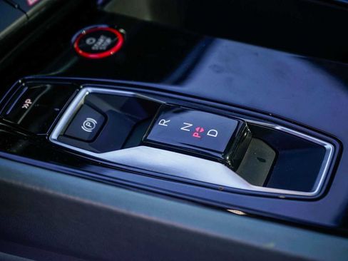 Used 2023 Audi e-tron GT Prestige image 21