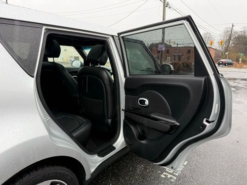 Used 2015 Kia Soul ! w/ Sun & Sound Package image 36
