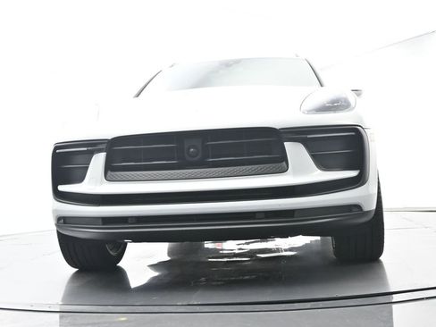Certified 2025 Porsche Macan AWD/4WD image 57