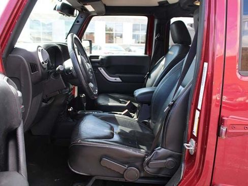 Used 2013 Jeep Wrangler Unlimited Sahara w/ Connectivity Group AWD/4WD image 11