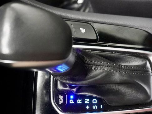 Used 2019 Hyundai Ioniq Plug-In Hybrid image 30