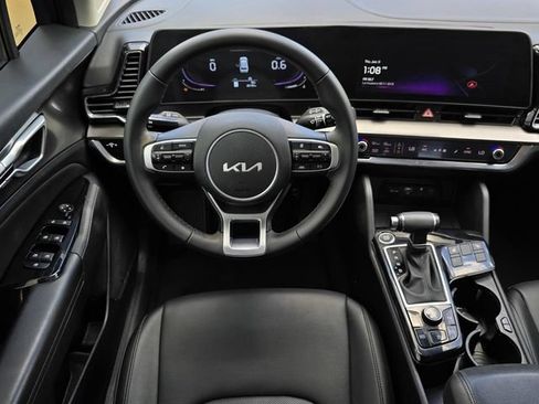 Used 2024 Kia Sportage EX FWD image 11