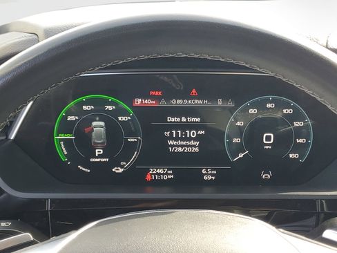 Used 2023 Audi e-tron Premium Plus w/ Premium Plus Package image 27