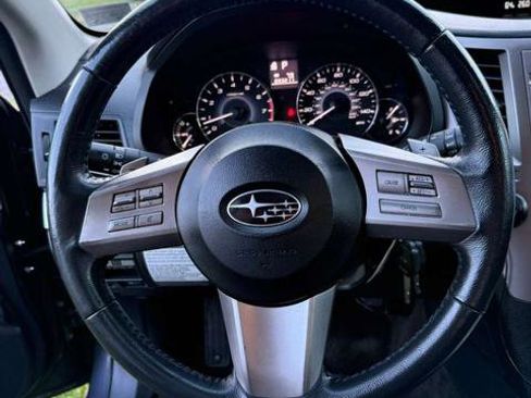 Used 2011 Subaru Outback 2.5i Premium AWD/4WD image 18