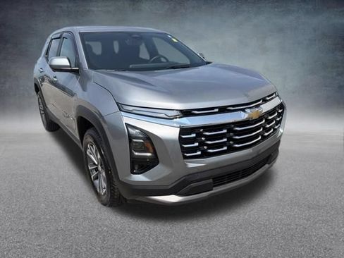 Used 2025 Chevrolet Equinox LT w/ Safety and Technology Package AWD/4WD image 4