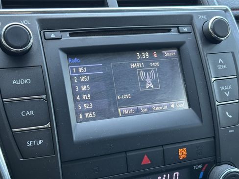 Used 2017 Toyota Camry SE FWD image 16