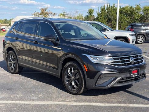 Used 2022 Volkswagen Tiguan SE AWD/4WD image 3