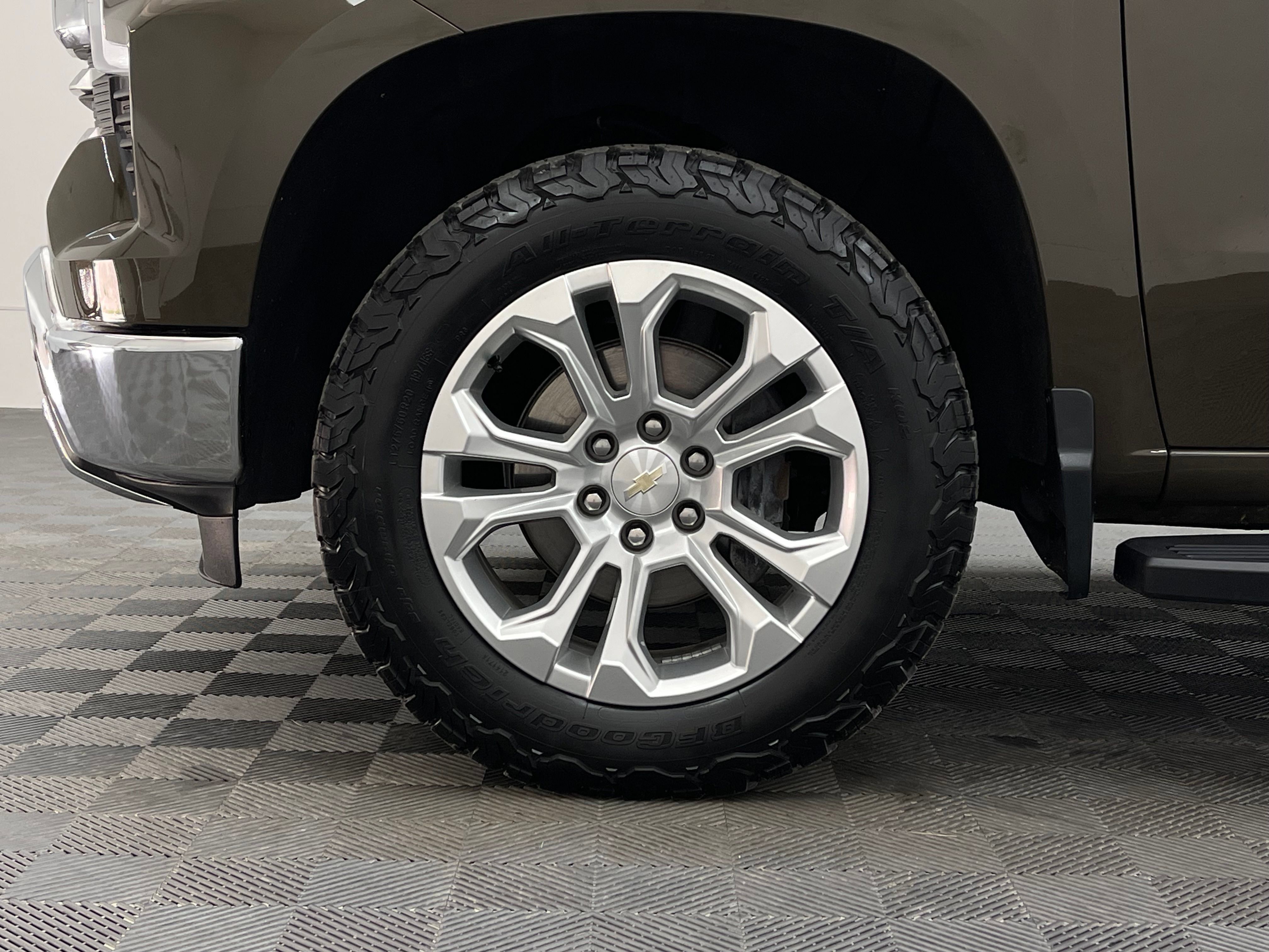 Used 2023 Chevrolet Silverado 1500 LTZ AWD/4WD image 13