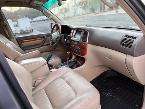Used 2004 Lexus LX 470 4WD w/ Preferred Accessory Pkg image 25