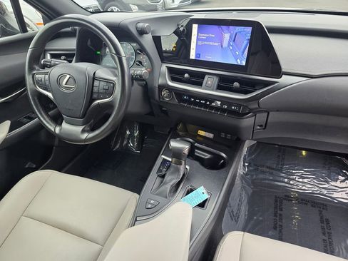 Used 2023 Lexus UX 250h AWD image 13