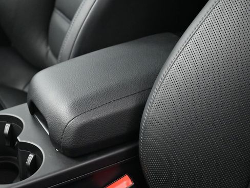 Certified 2026 Porsche Macan image 21