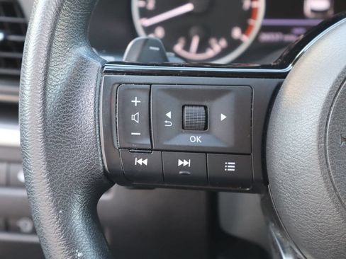 Used 2023 Nissan Rogue SV AWD/4WD image 12