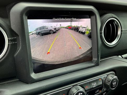 Used 2023 Jeep Wrangler Unlimited Sahara AWD/4WD image 14