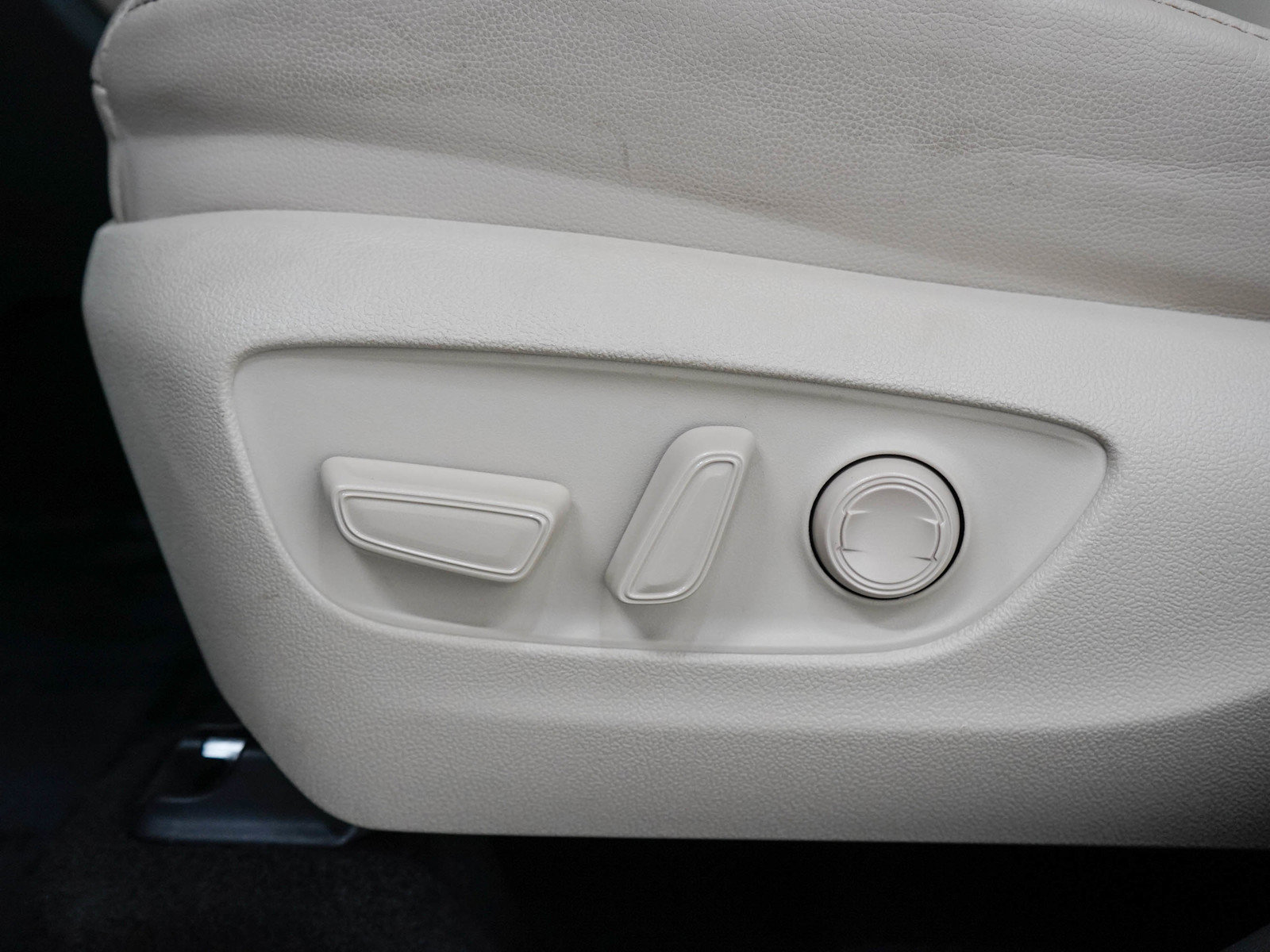 Used 2025 Toyota Highlander Limited AWD/4WD image 29