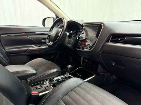 Used 2019 Mitsubishi Outlander SEL image 40