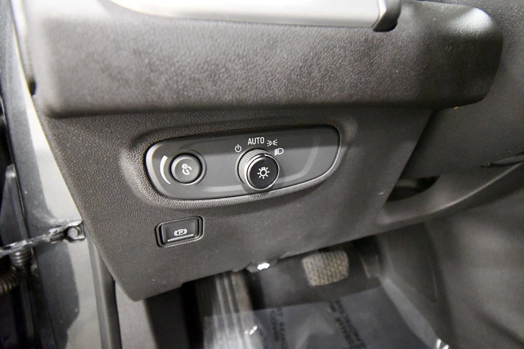Used 2020 GMC Terrain SLE w/ Driver Convenience Package AWD/4WD image 19